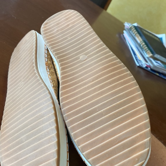 Women’s causal shoes, sage green - Picture 3 of 4